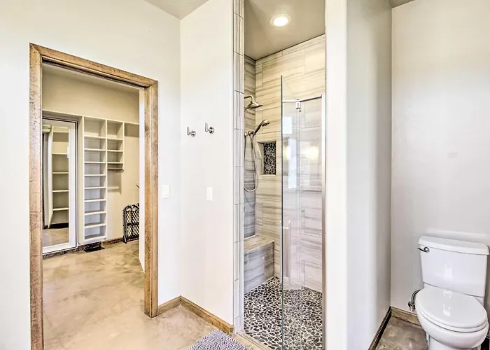 Pastoral Escape W/ Covered Patio & Grill! *