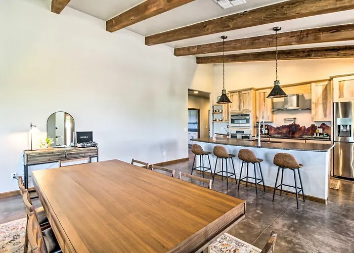 Pastoral Escape W/ Covered Patio & Grill! * Elgin