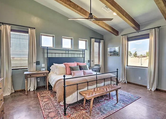 Holiday home Pastoral Escape W/ Covered Patio & Grill! *