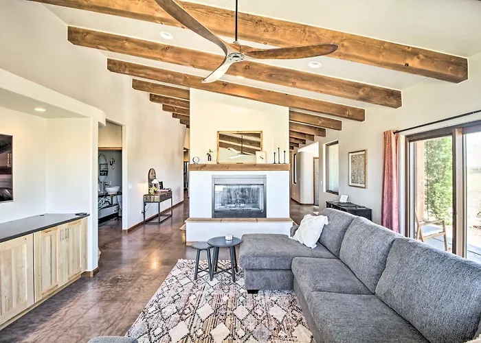 Pastoral Escape W/ Covered Patio & Grill!