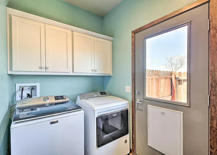 Pastoral Escape W/ Covered Patio & Grill! Holiday home
