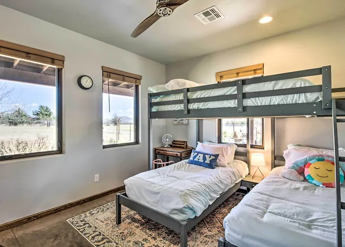 Pastoral Escape W/ Covered Patio & Grill! Holiday home