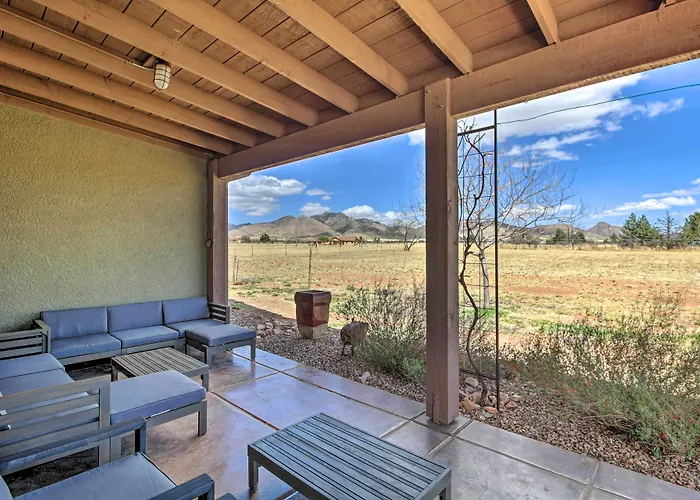 Pastoral Escape W/ Covered Patio & Grill! Elgin