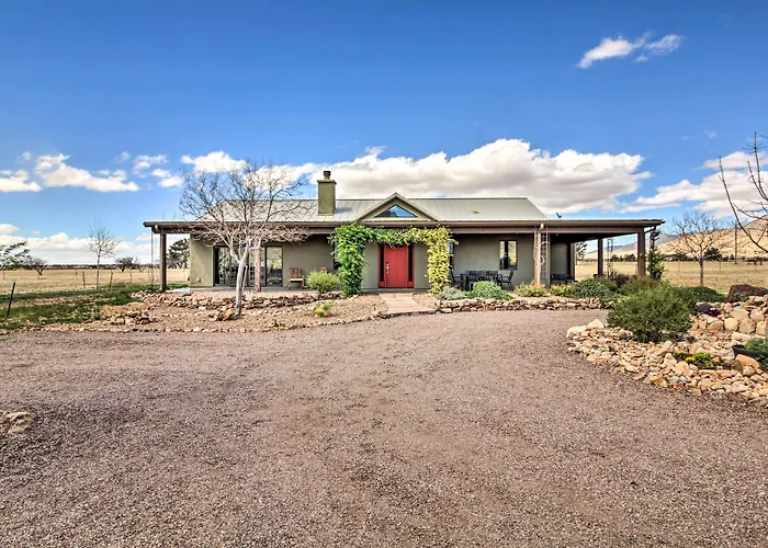 Pastoral Escape W/ Covered Patio & Grill! Elgin