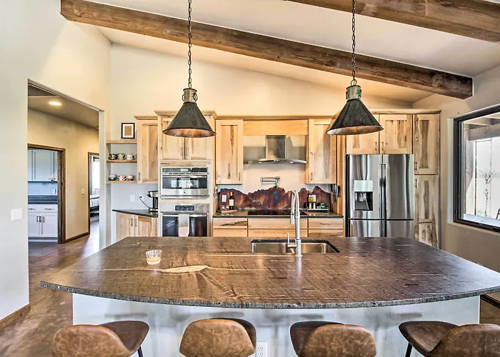 Pastoral Escape W/ Covered Patio & Grill! * Elgin