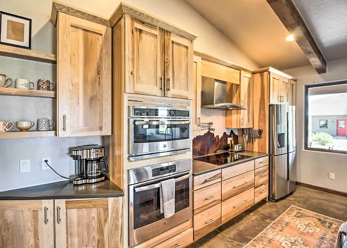 Pastoral Escape W/ Covered Patio & Grill! * Elgin