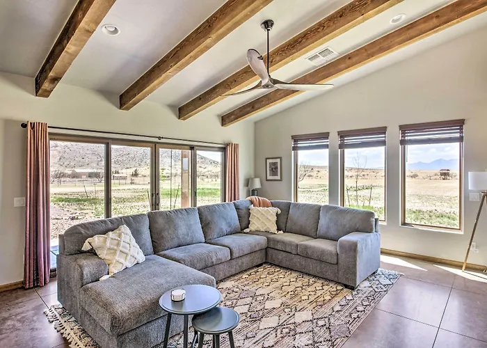 Holiday home Pastoral Escape W/ Covered Patio & Grill! *