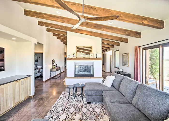 Holiday home Pastoral Escape W/ Covered Patio & Grill!
